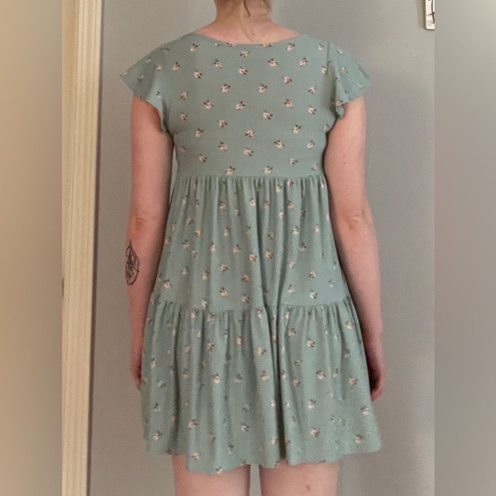 Sage green floral dress - Picture 3 of 5